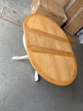 Load image into Gallery viewer, SUSSEX COTSWOLD CREAM 4-6 Seater Round Extending Table Quality Furniture Clearance Ltd
