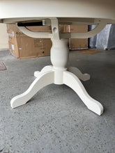 Load image into Gallery viewer, SUSSEX COTSWOLD CREAM 4-6 Seater Round Extending Table Quality Furniture Clearance Ltd
