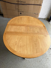 Load image into Gallery viewer, SUSSEX COTSWOLD CREAM 4-6 Seater Round Extending Table Quality Furniture Clearance Ltd
