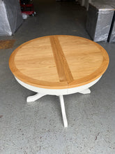 Load image into Gallery viewer, SUSSEX COTSWOLD CREAM 4-6 Seater Round Extending Table Quality Furniture Clearance Ltd
