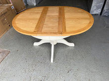 Load image into Gallery viewer, SUSSEX COTSWOLD CREAM 4-6 Seater Round Extending Table Quality Furniture Clearance Ltd
